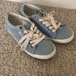Taos size 6 denim shoes